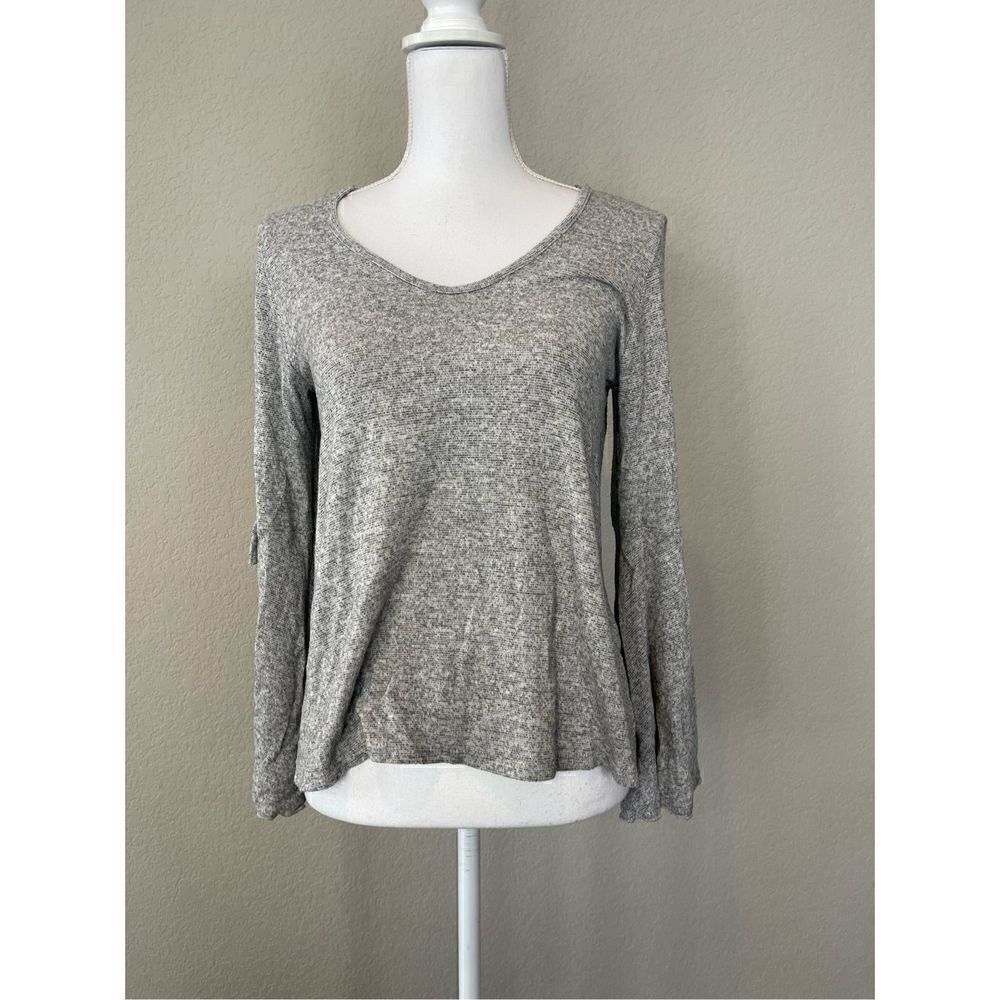 ⭐️3 For $10⭐️ Caution to the wind bell sleeve blouse